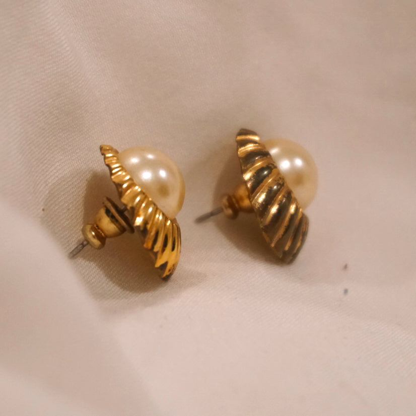 Vintage Sea Shell Pearl Earrings